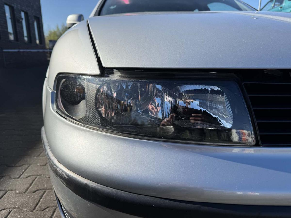 Seat Leon 1M Bj.2000 Scheinwerfer vorn rechts Halogen